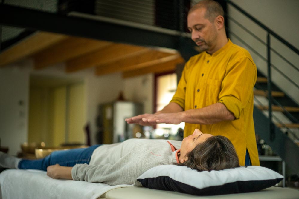 sonotherapie soins energetiques yoga chamanisme bol tibetain gong tibetain magnetisme magnetiseur soin therapie